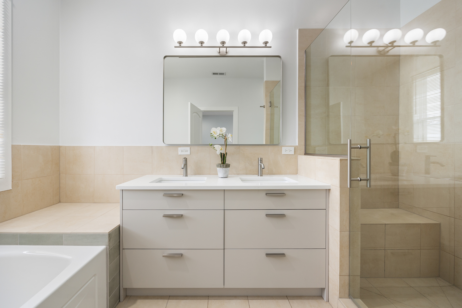 3126 W Walton Street Unit: 3