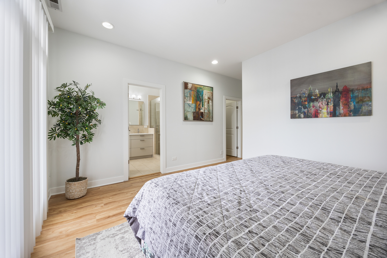 3126 W Walton Street Unit: 3