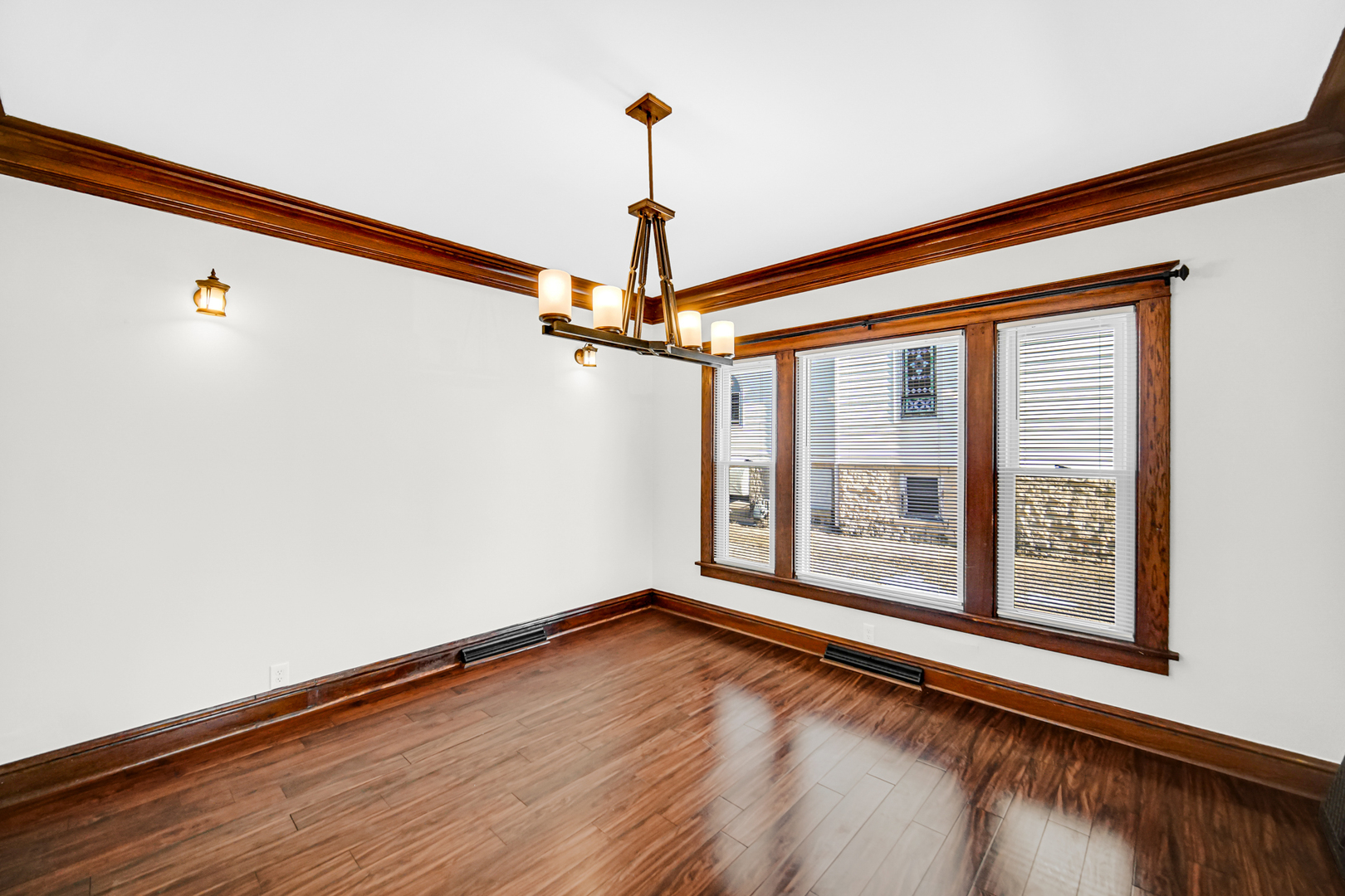 324 E 18th Street