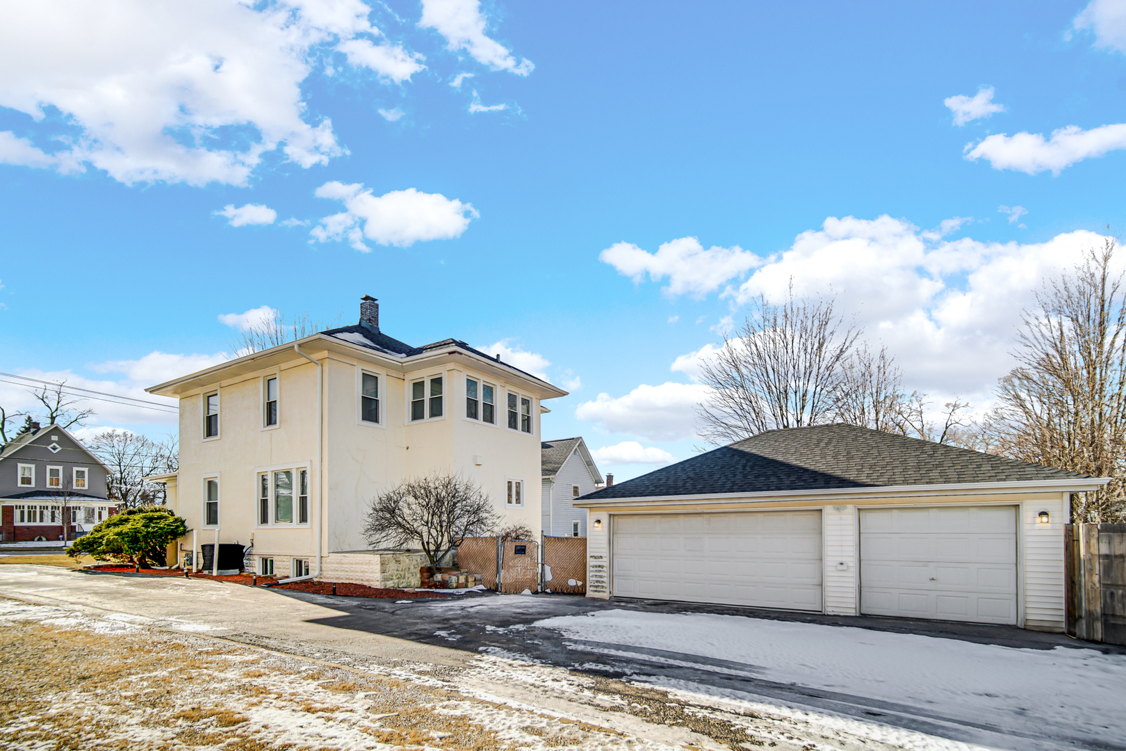 324 E 18th Street