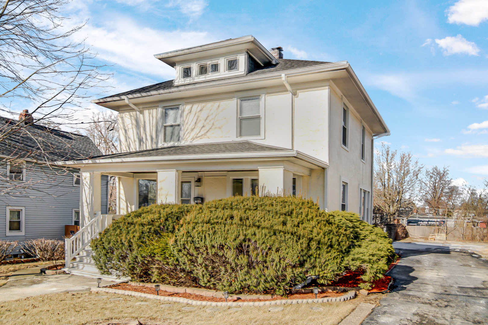 324 E 18th Street