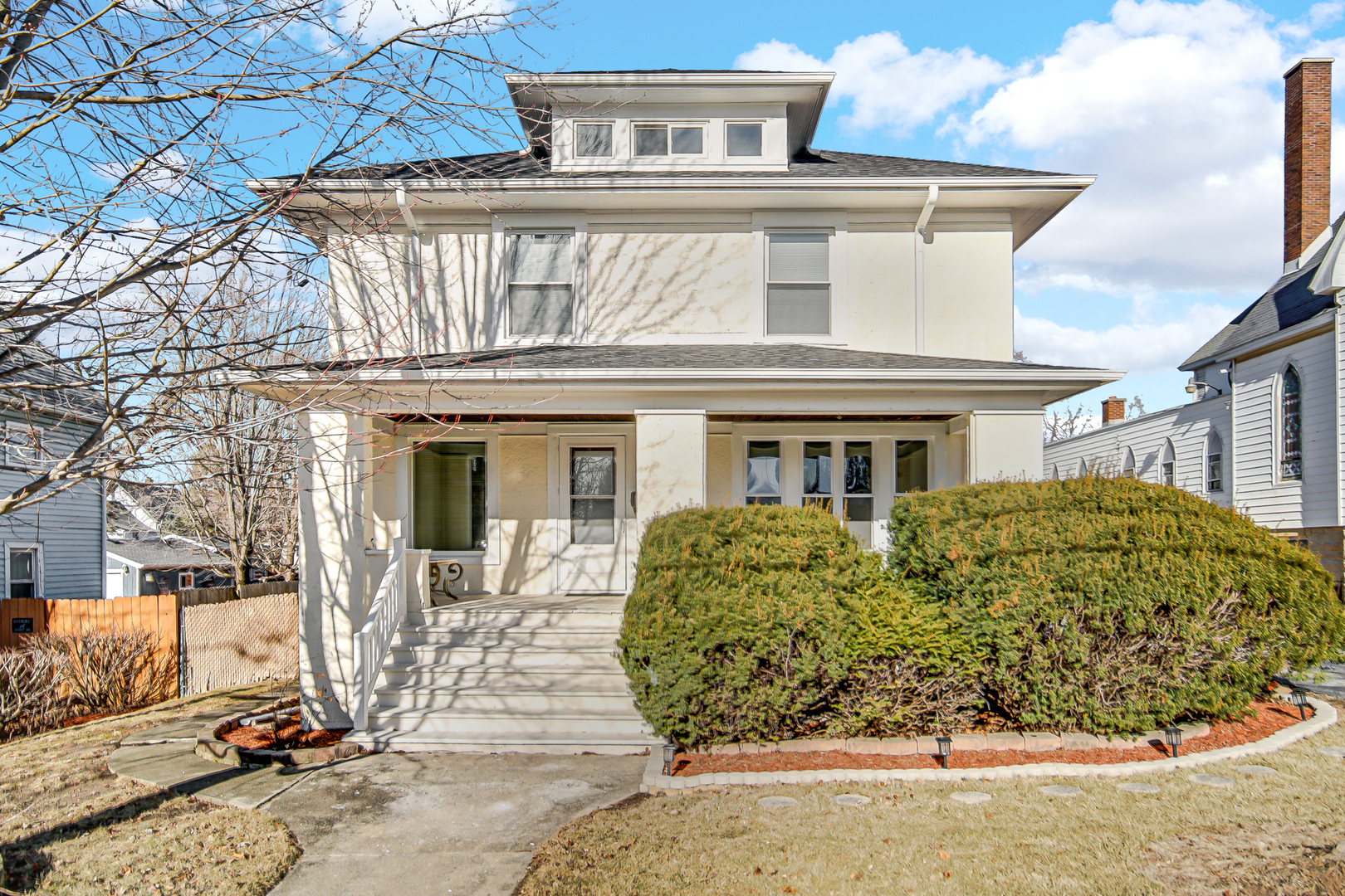 324 E 18th Street