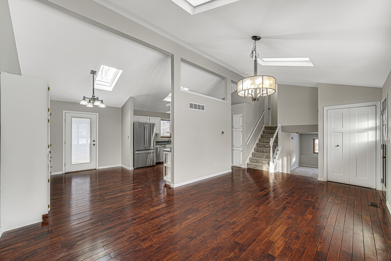 1052 E 7th Street