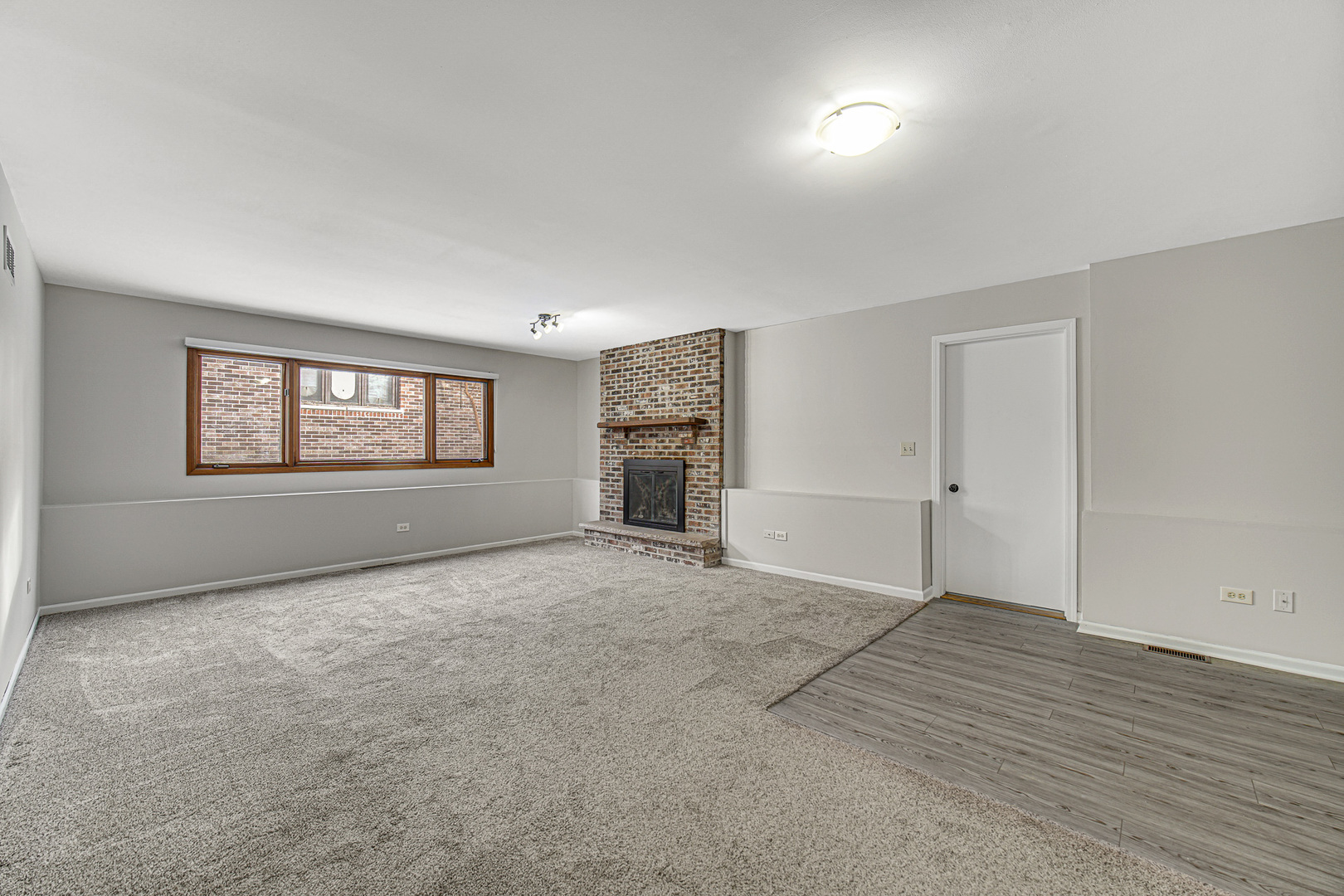 1052 E 7th Street
