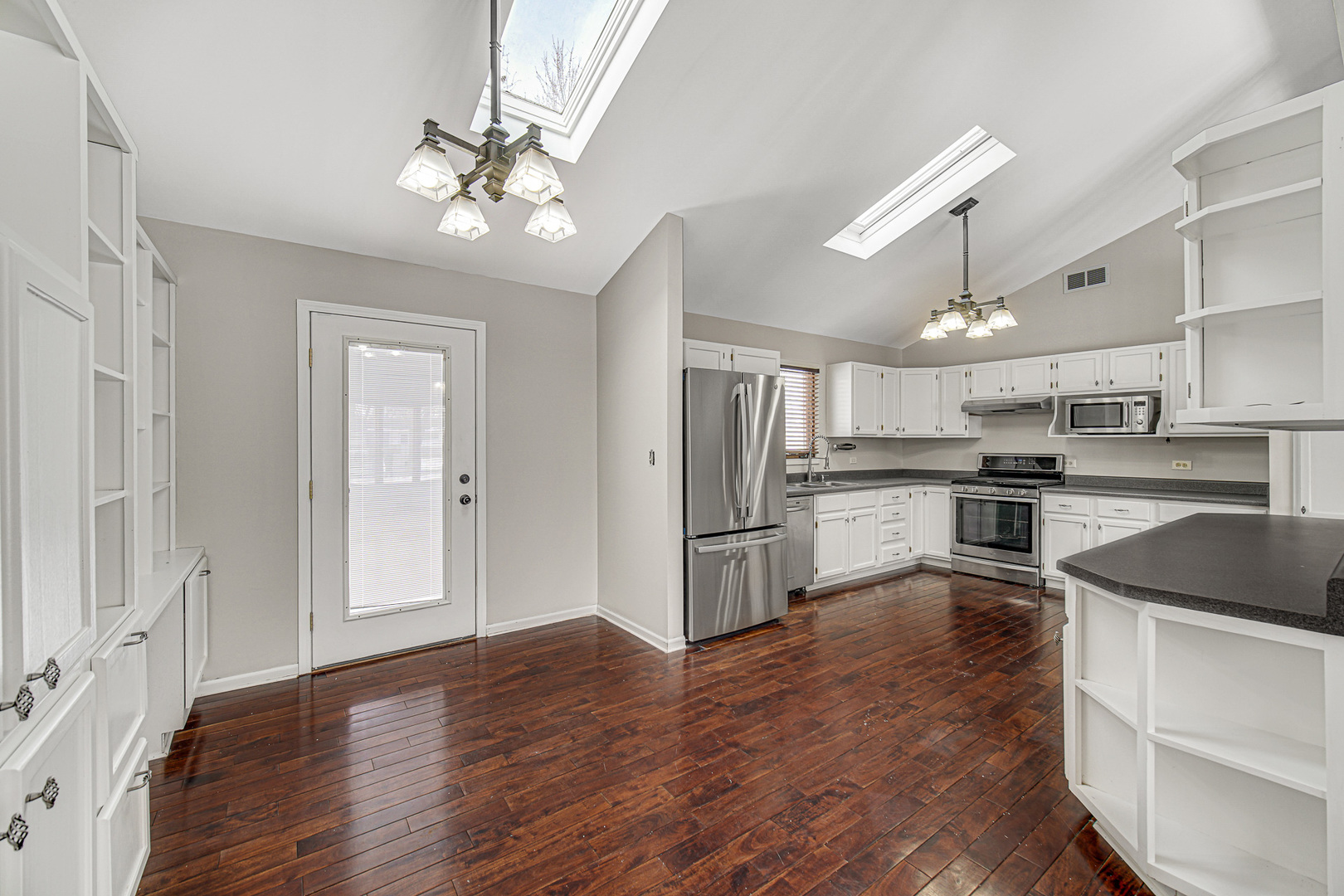 1052 E 7th Street