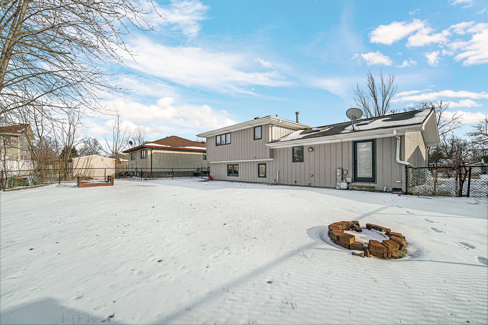 1052 E 7th Street