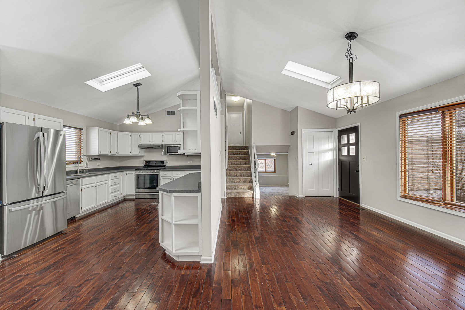 1052 E 7th Street