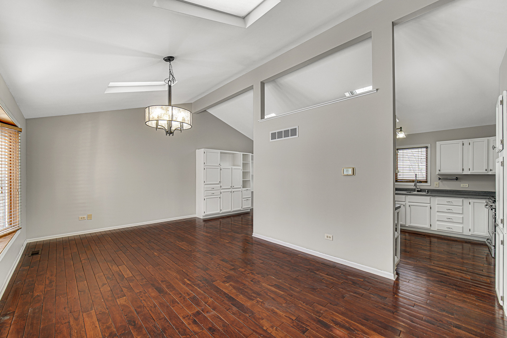 1052 E 7th Street