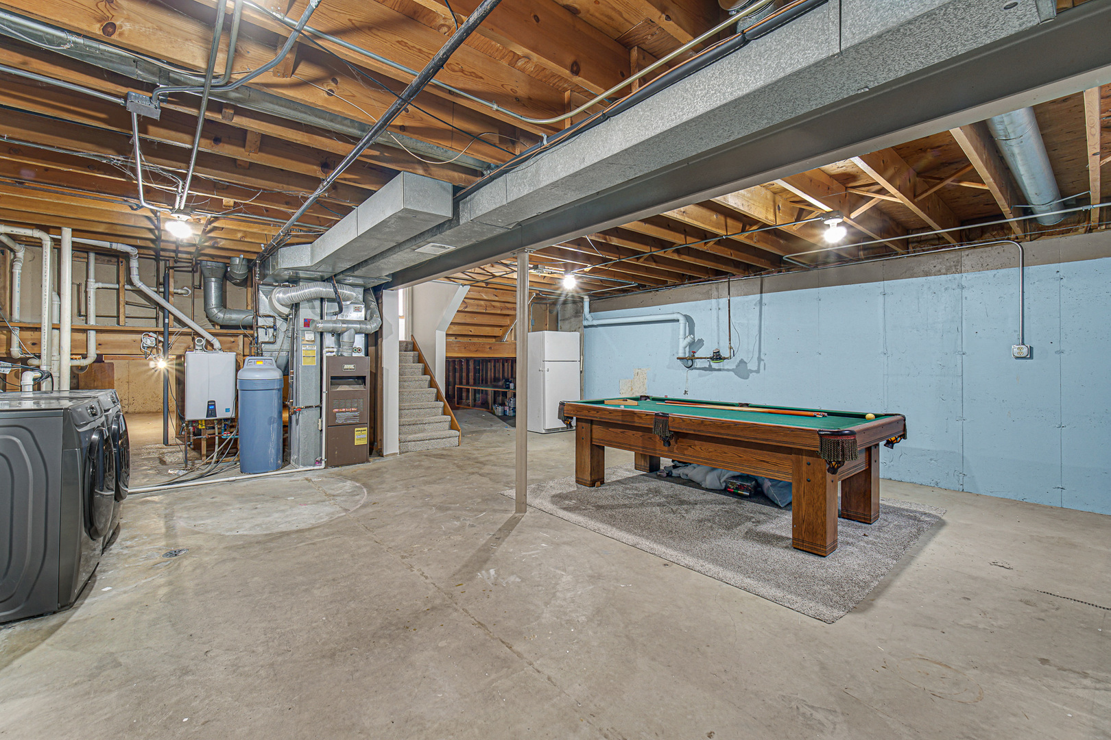 1052 E 7th Street