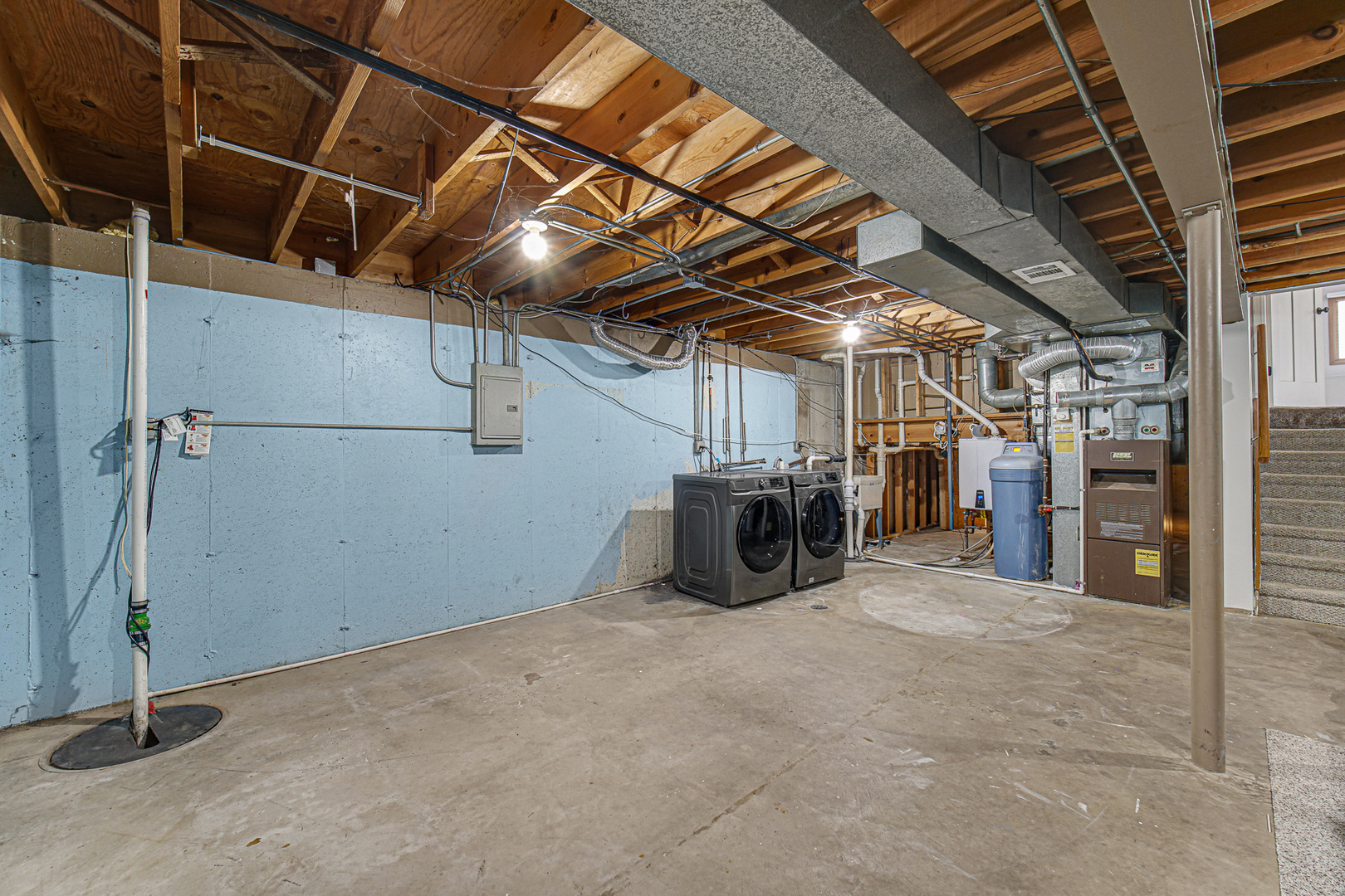 1052 E 7th Street