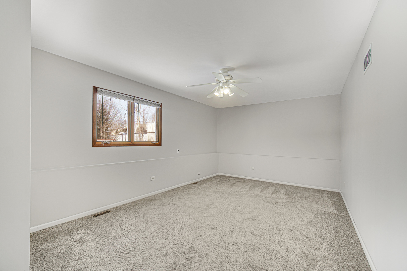 1052 E 7th Street