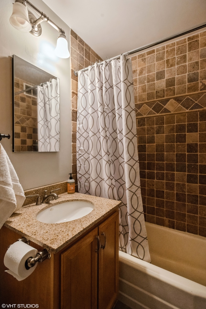 1355 N Sandburg Terrace Unit: 805D