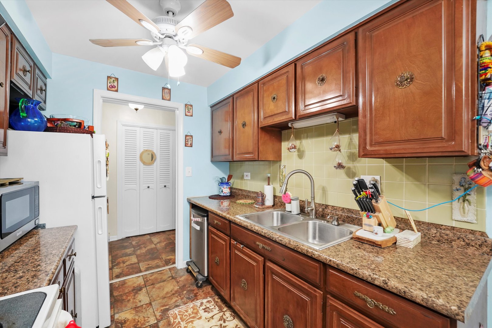 4125 W 98TH Street Unit: B