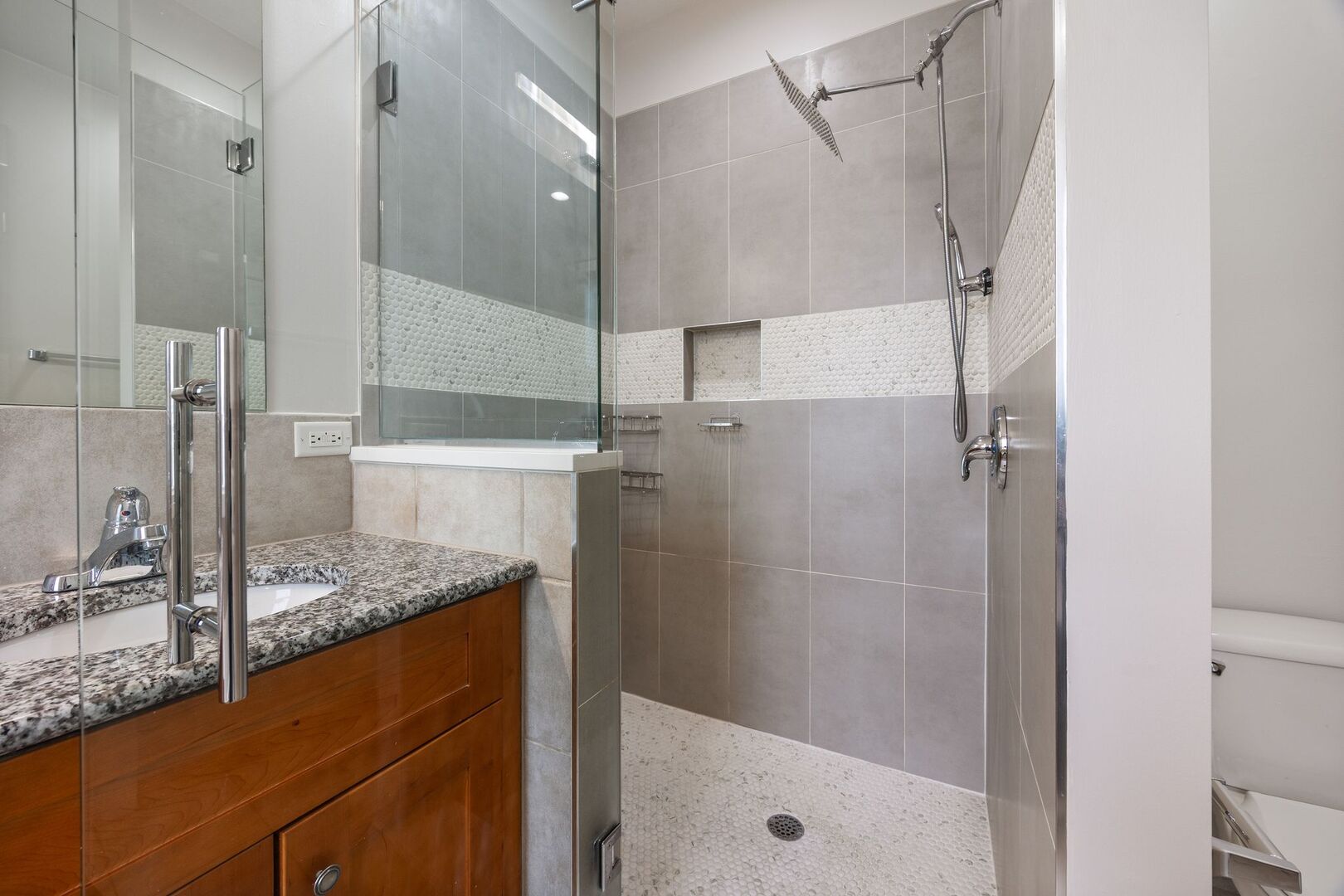 3130 W Walton Street Unit: 4