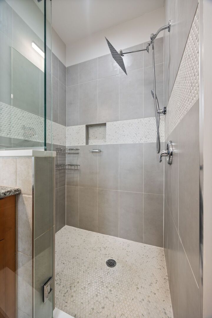 3130 W Walton Street Unit: 4