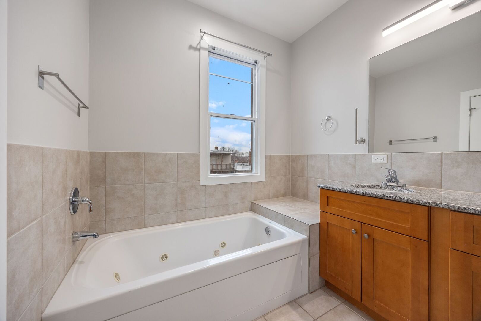 3130 W Walton Street Unit: 4