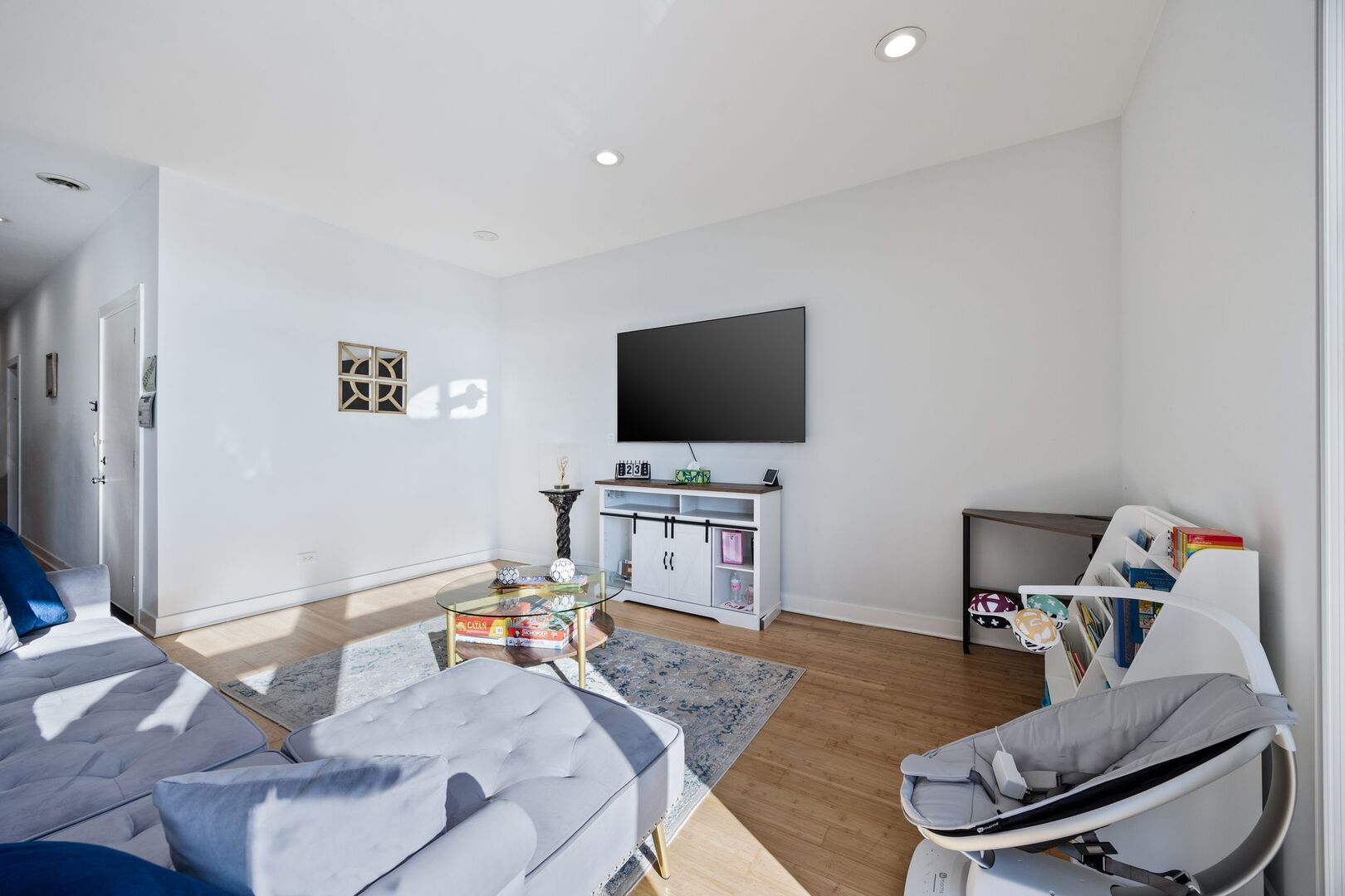 3130 W Walton Street Unit: 4