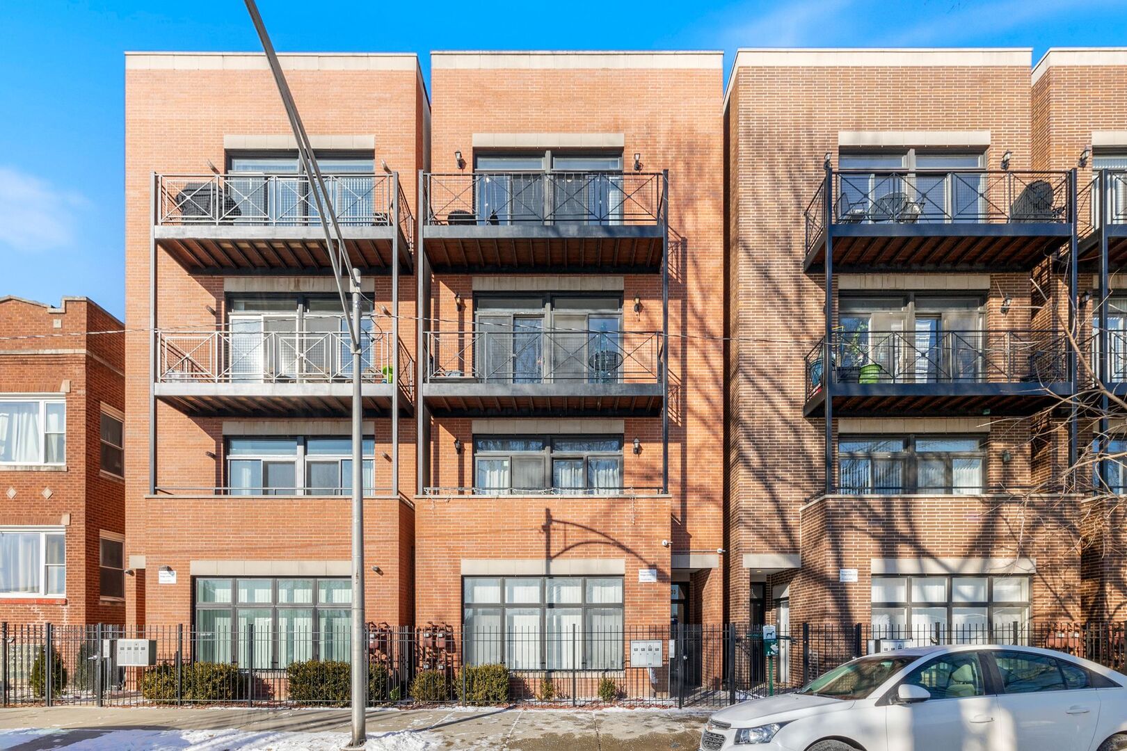 3130 W Walton Street Unit: 4