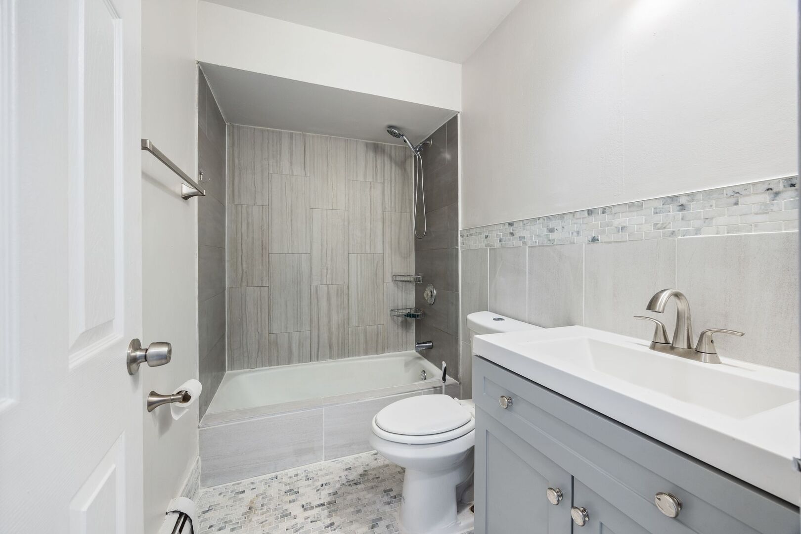 7306 N Winchester Avenue Unit: 505