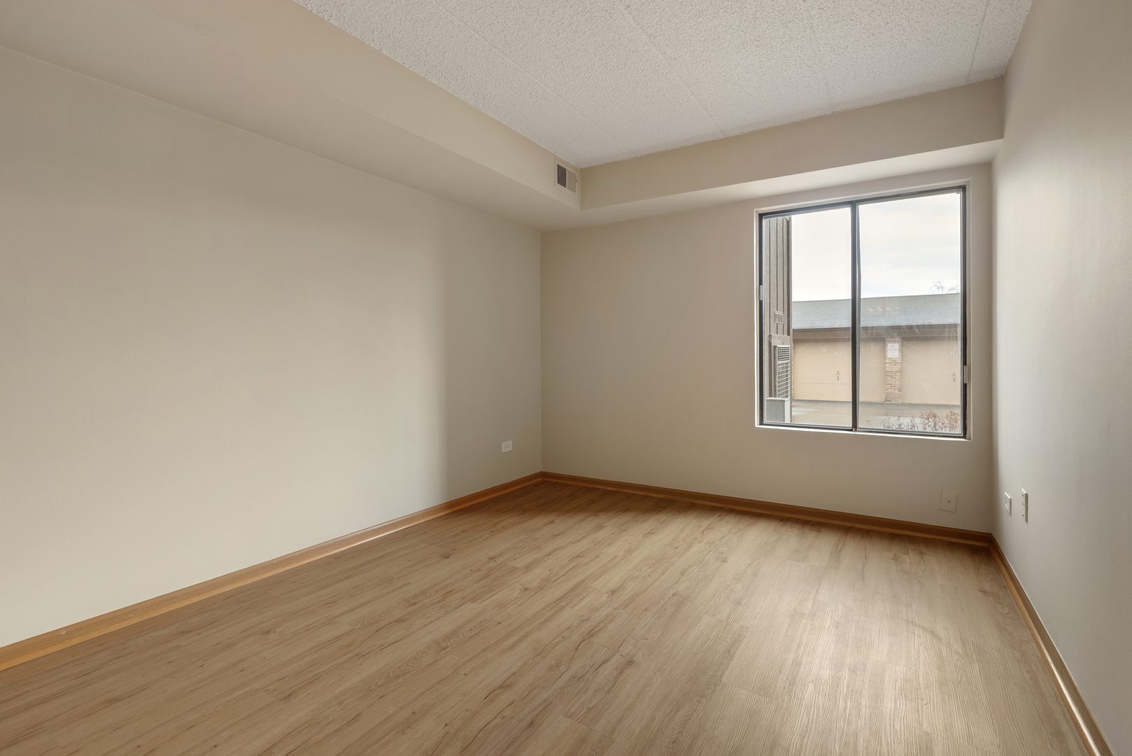 7537 175th Street Unit: 516