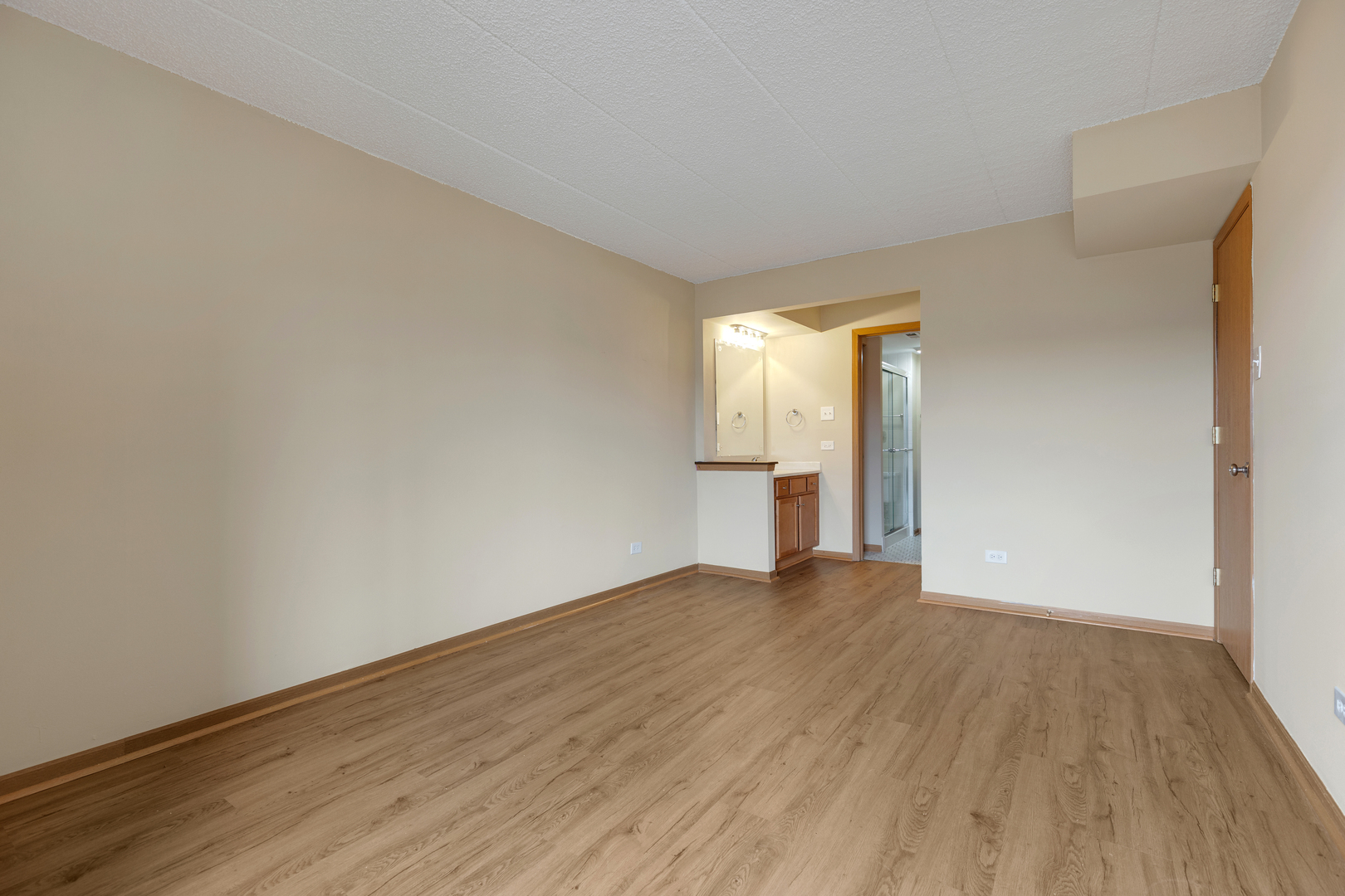 7537 175th Street Unit: 516