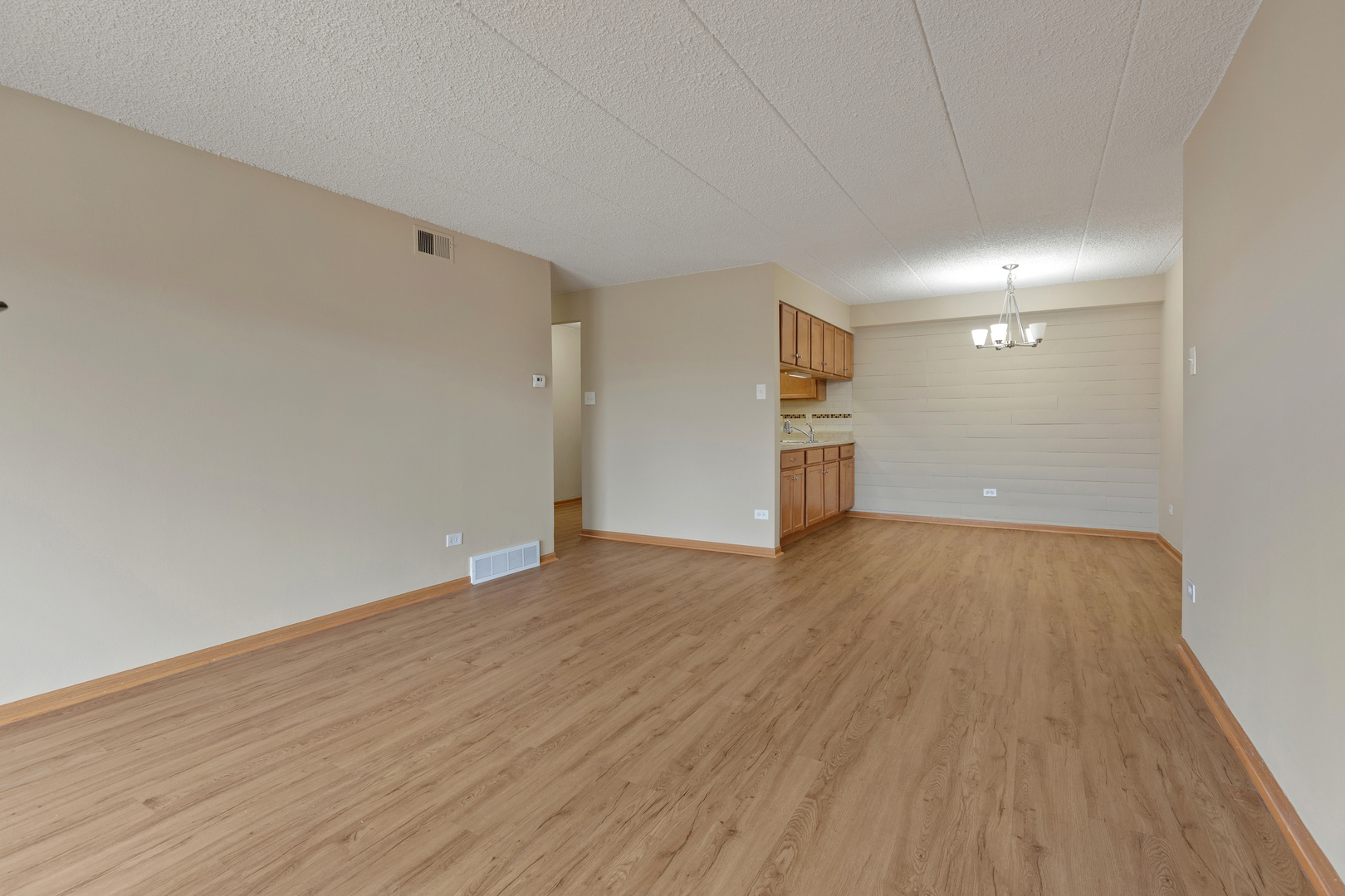 7537 175th Street Unit: 516