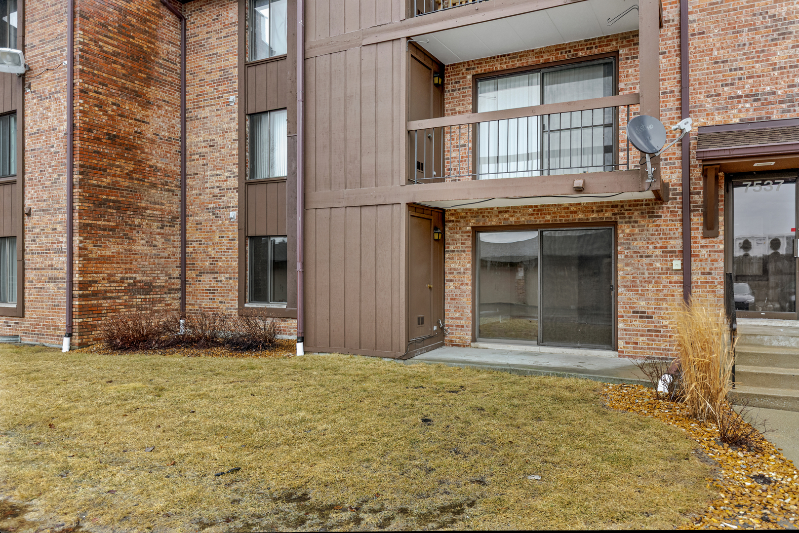 7537 175th Street Unit: 516