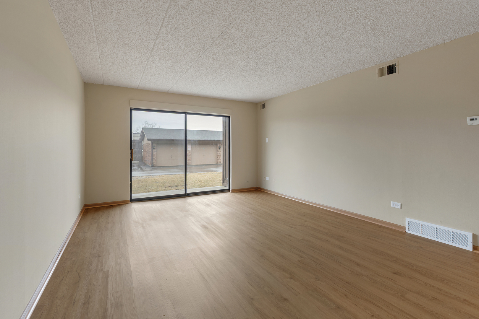7537 175th Street Unit: 516