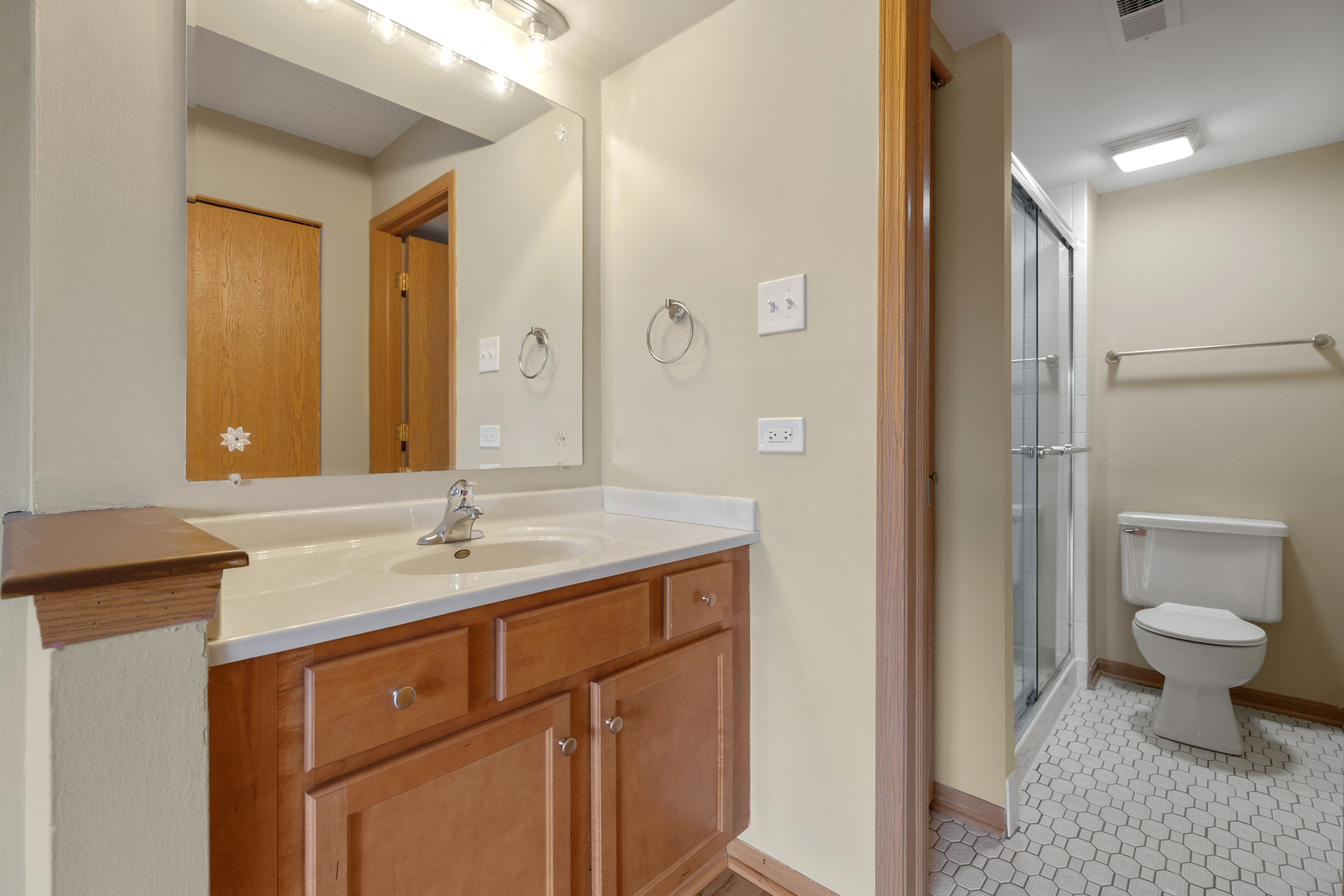 7537 175th Street Unit: 516