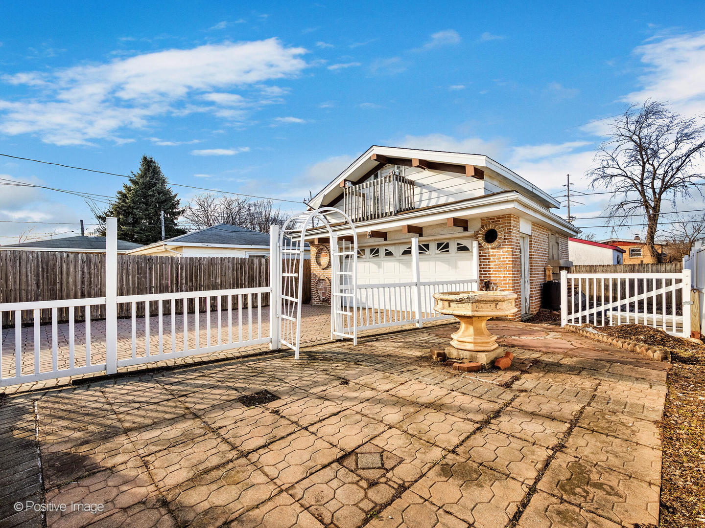 8636 Lincoln Drive