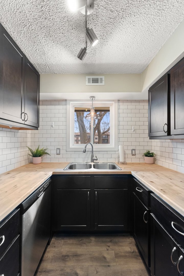 13521 Le Claire Avenue Unit: 66