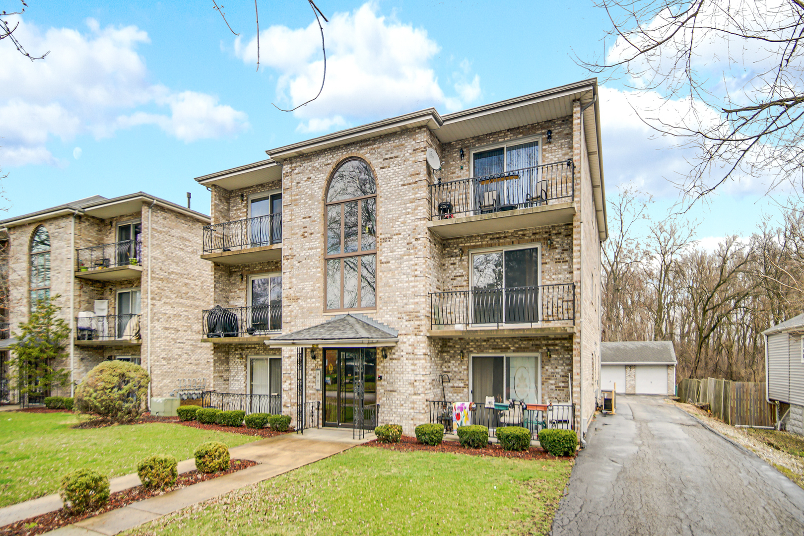14815 Kenton Avenue Unit: 2S