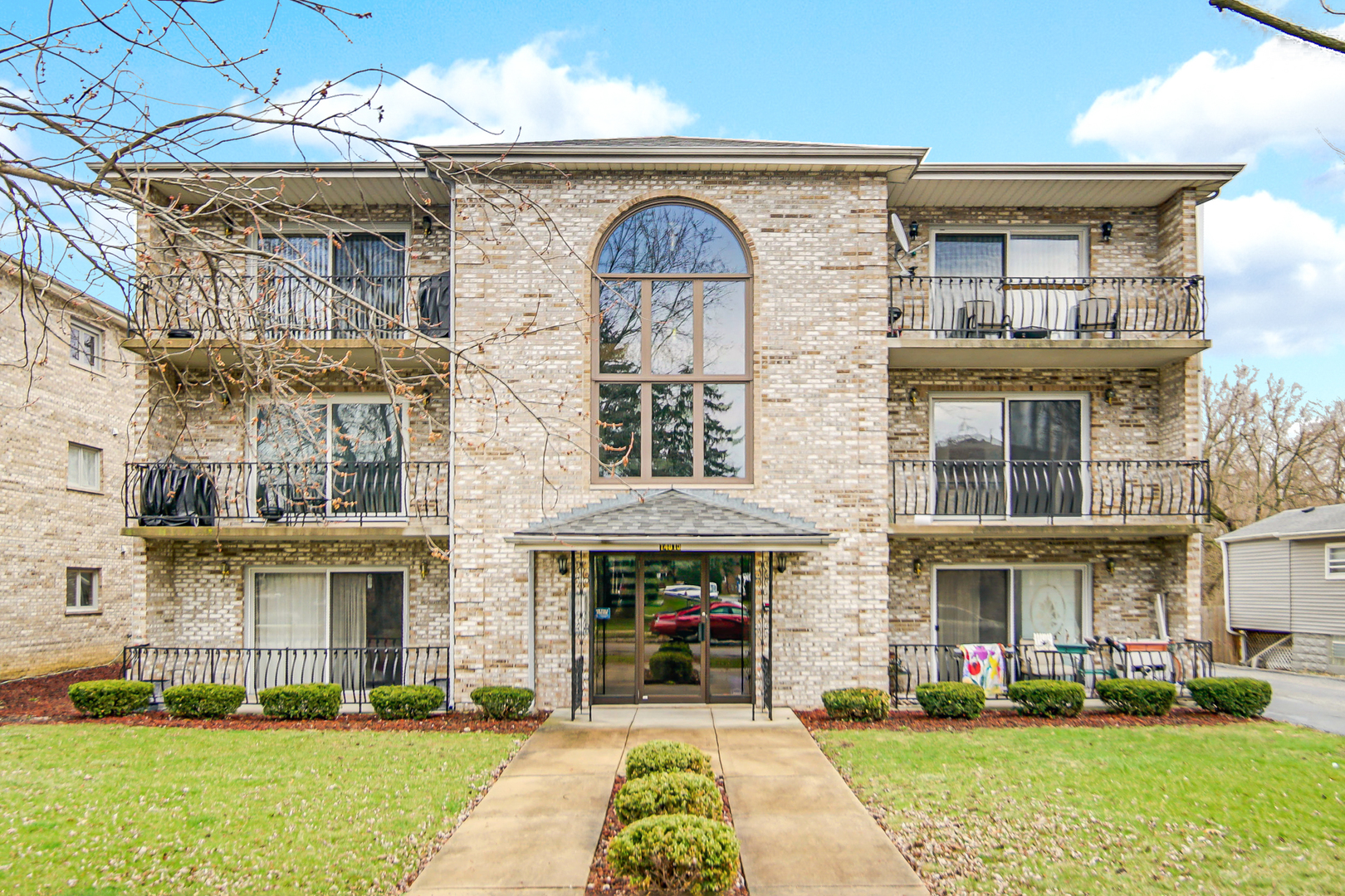 14815 Kenton Avenue Unit: 2S