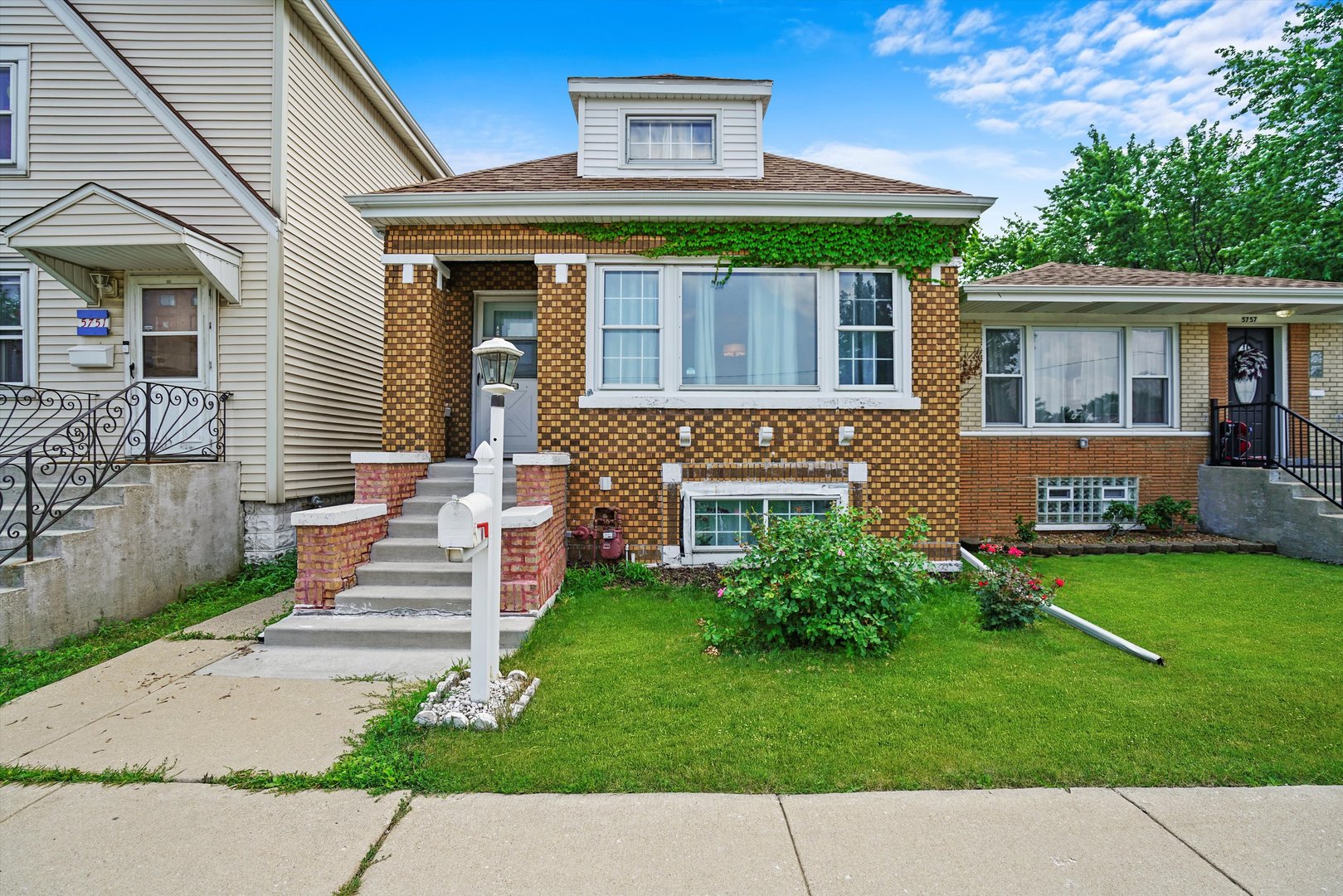 5753 W 64th Place