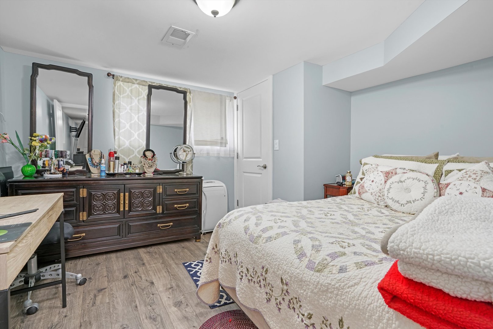 5753 W 64th Place