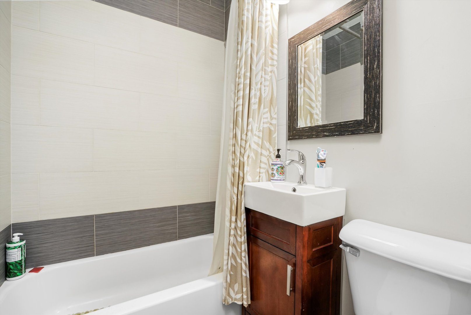 5753 W 64th Place