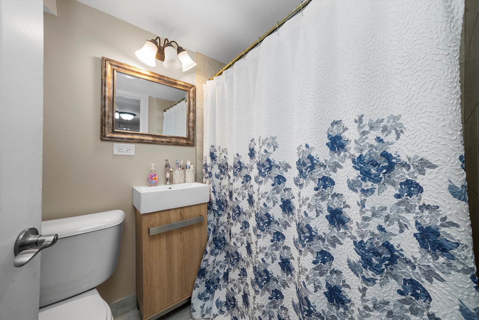 5753 W 64th Place