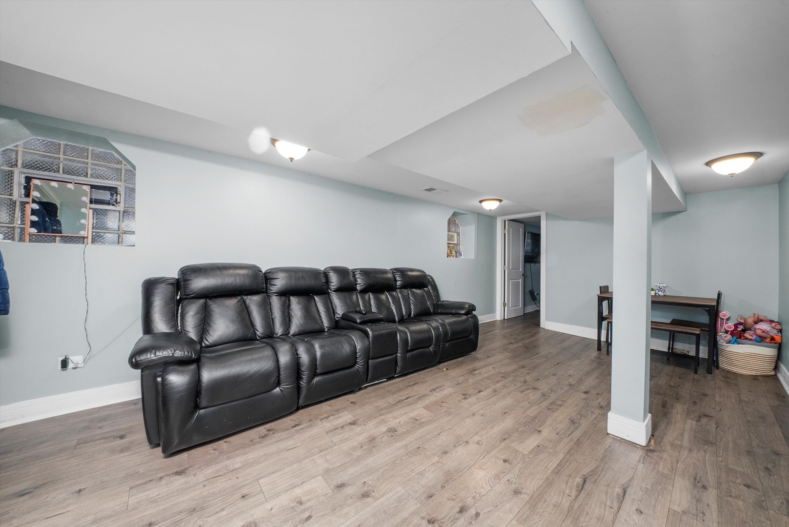 5753 W 64th Place