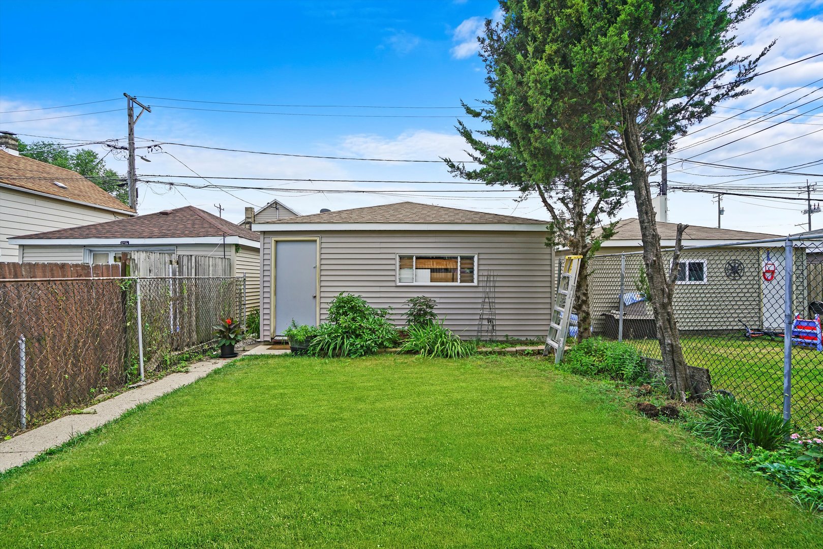 5753 W 64th Place