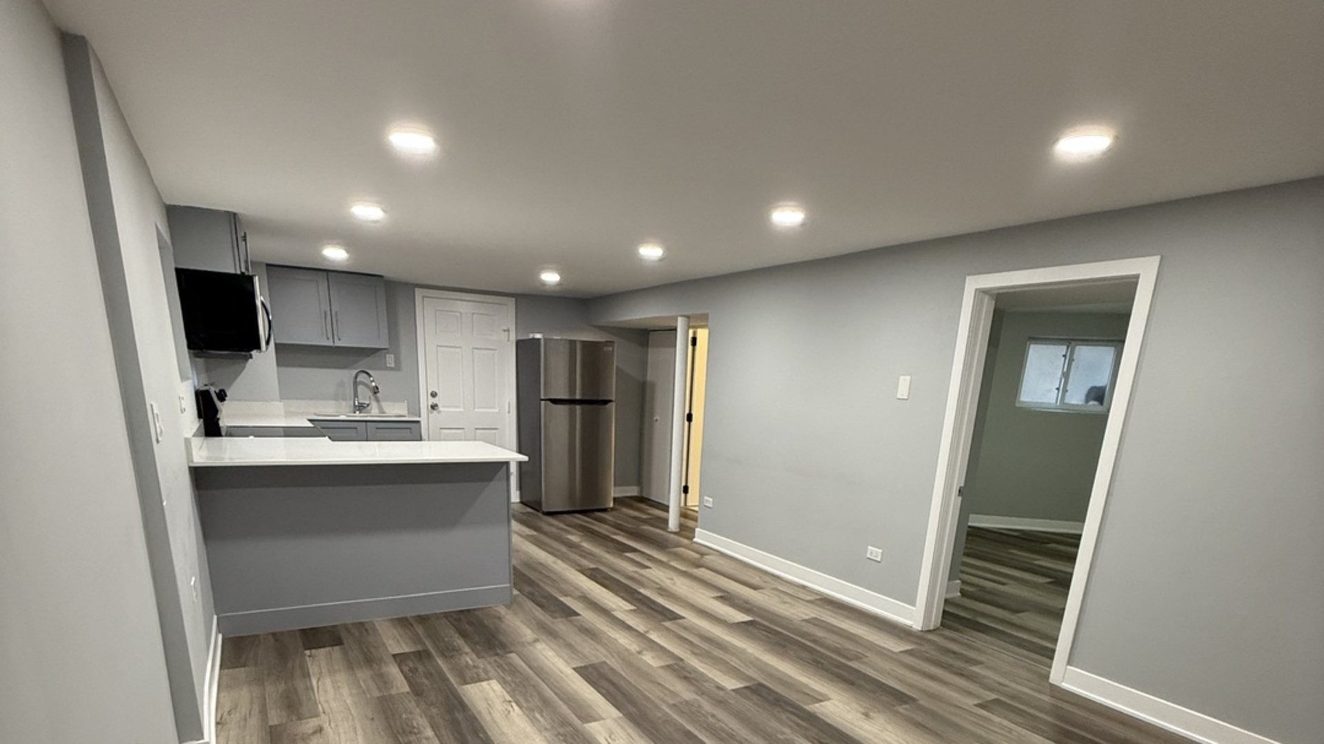 2827 W Lunt Avenue Unit: GARDEN