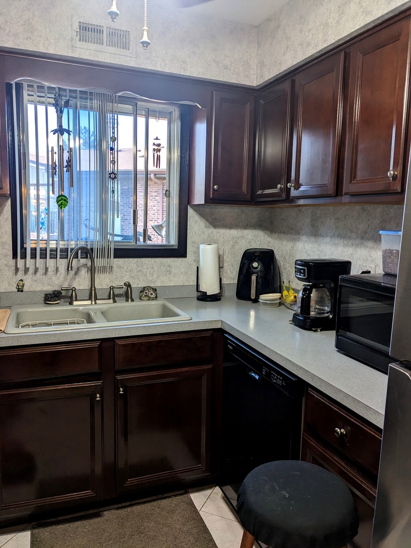 5235 James Lane Unit: 1212