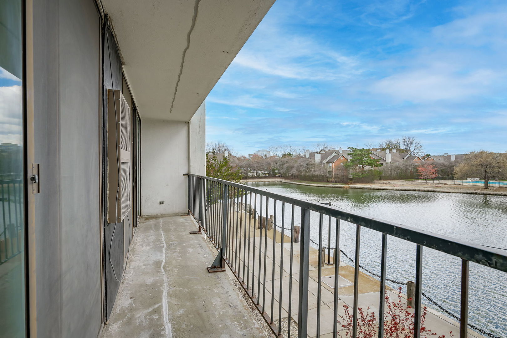 2015 S Finley Road Unit: 207