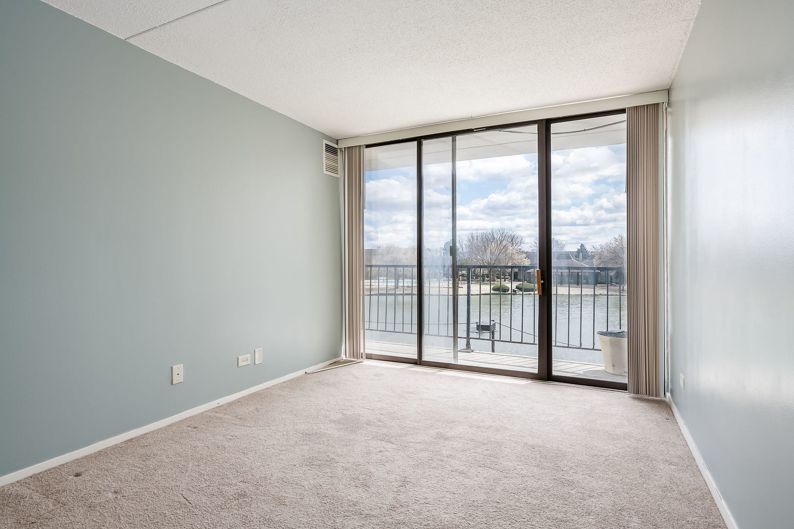 2015 S Finley Road Unit: 207