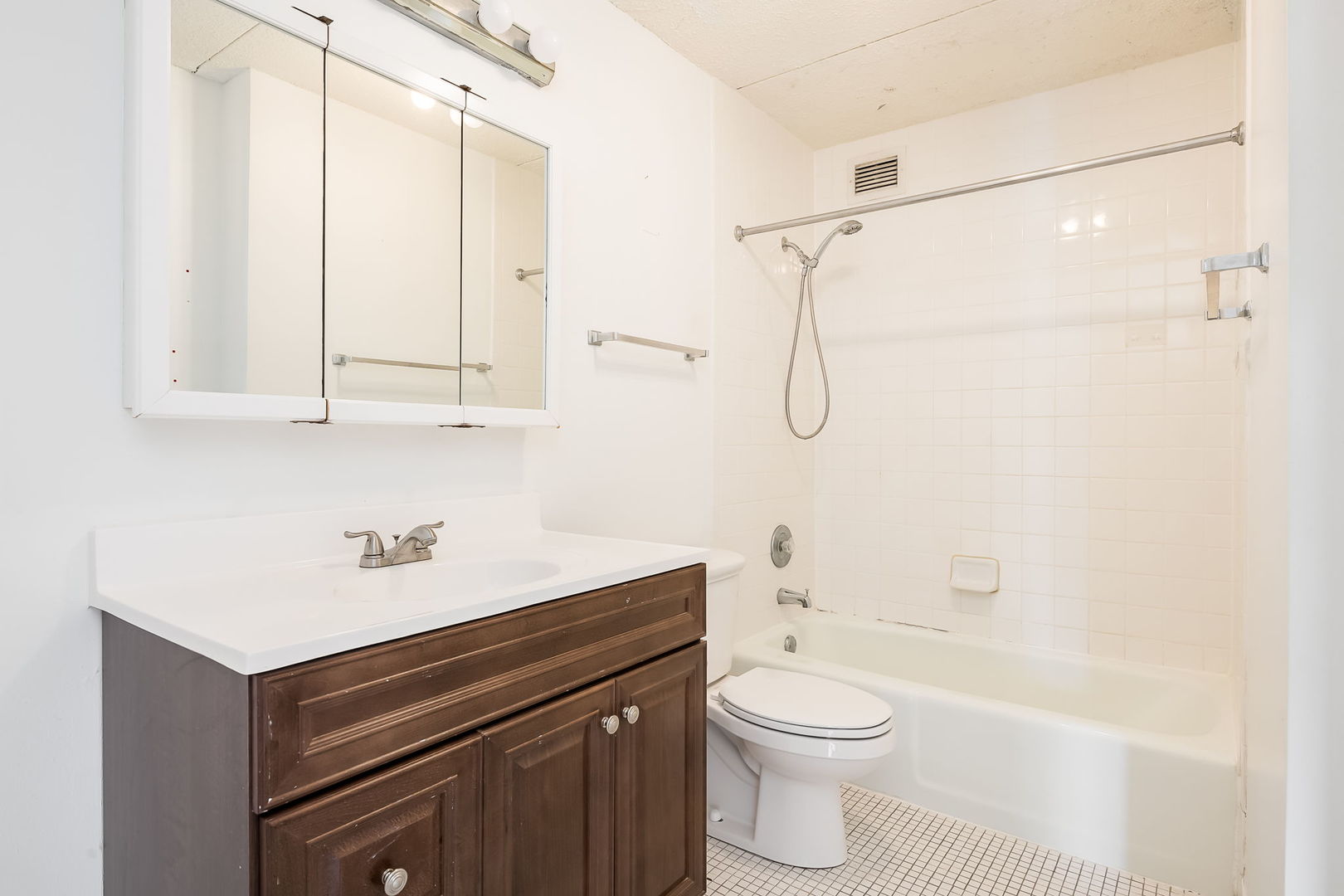 2015 S Finley Road Unit: 207