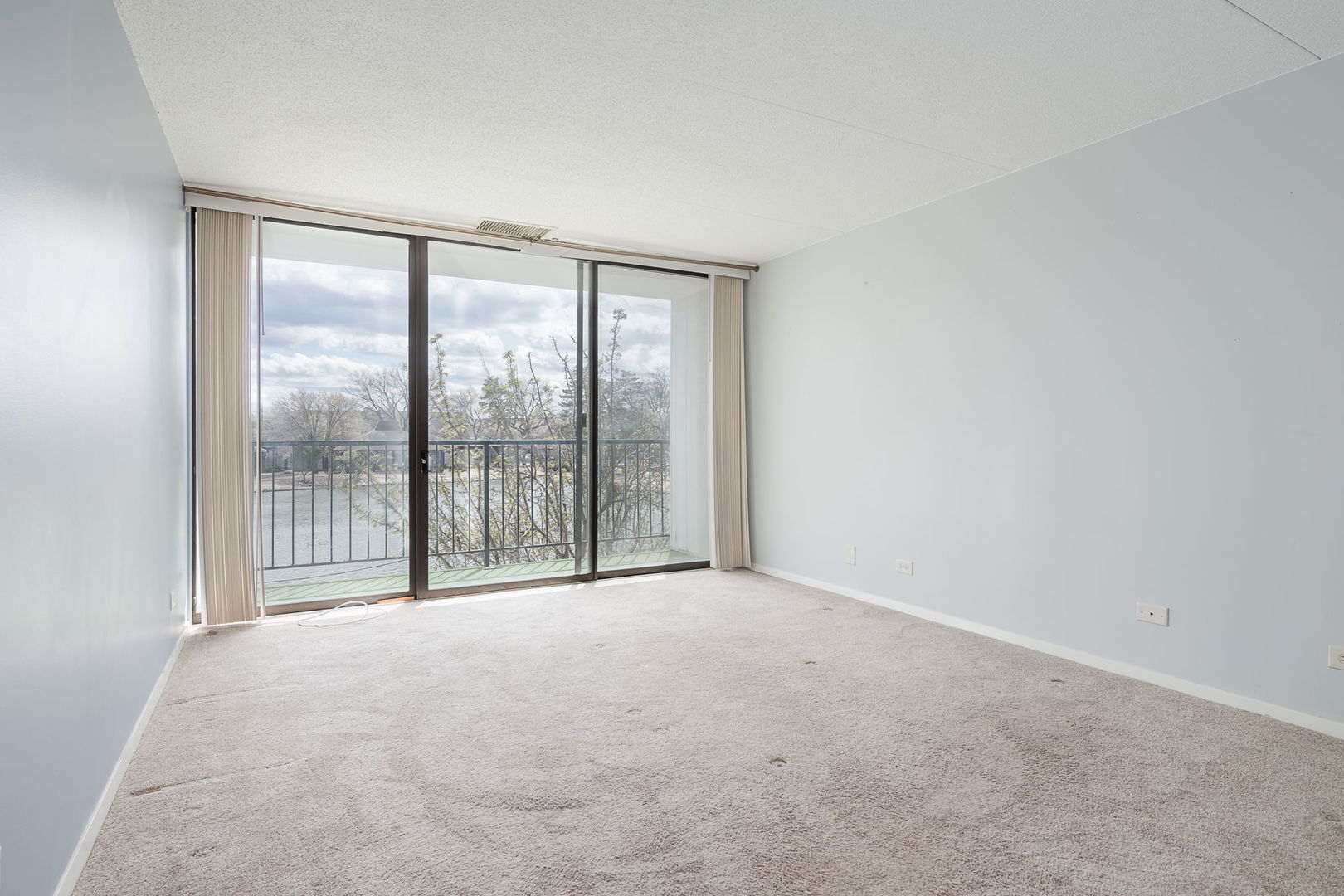 2015 S Finley Road Unit: 207