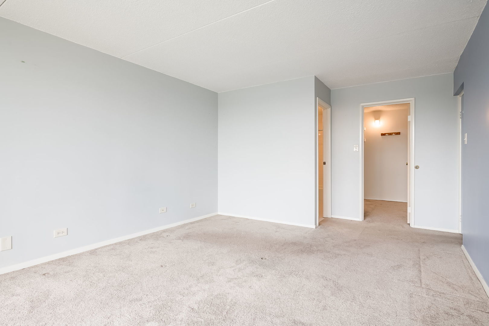 2015 S Finley Road Unit: 207