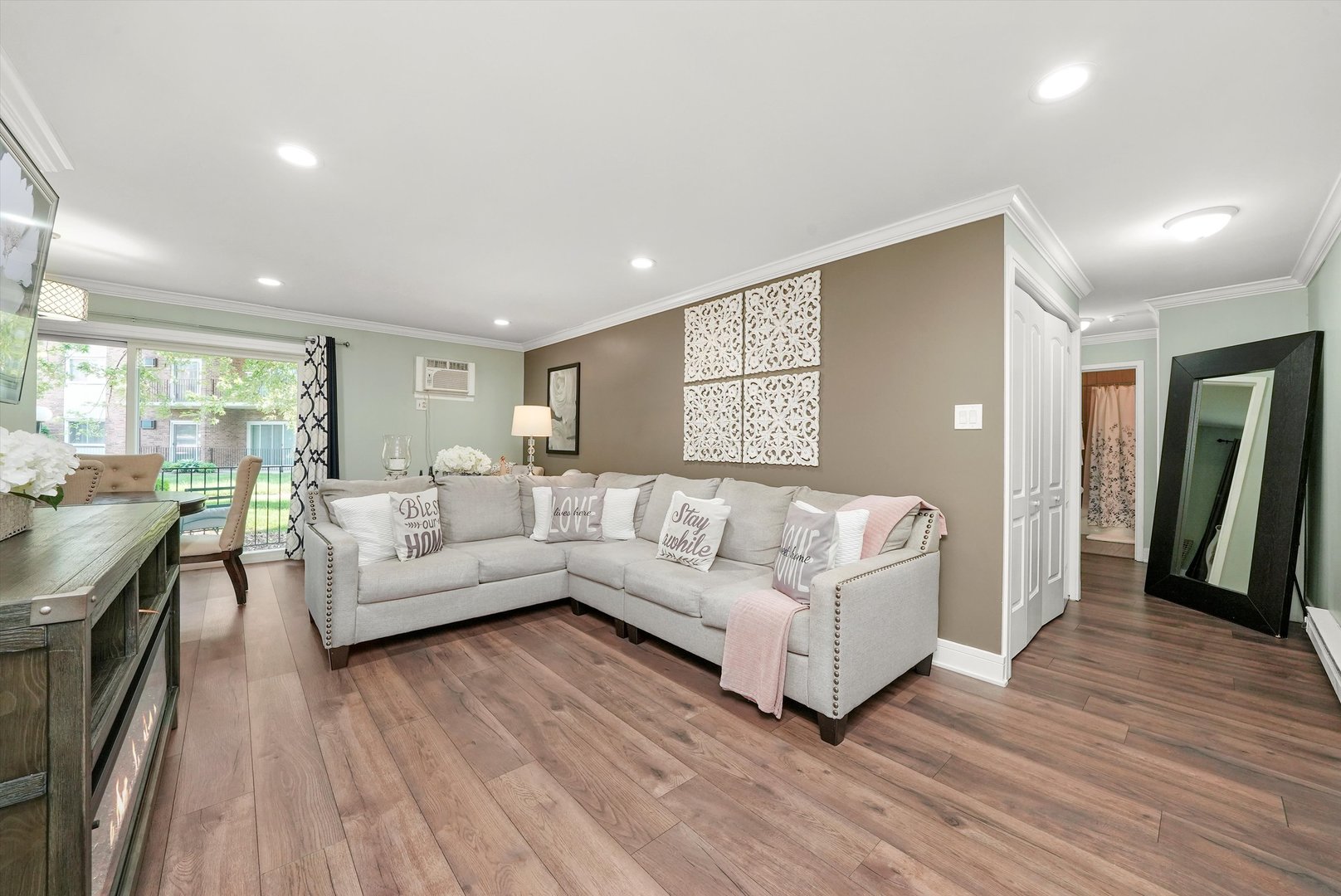 4113 W 97th Place Unit: 104