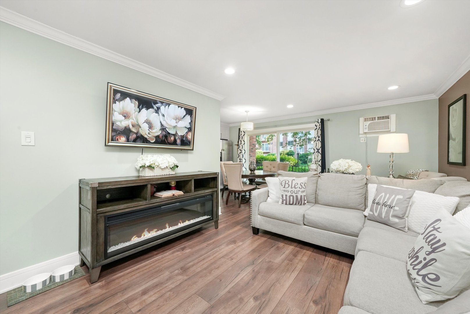 4113 W 97th Place Unit: 104