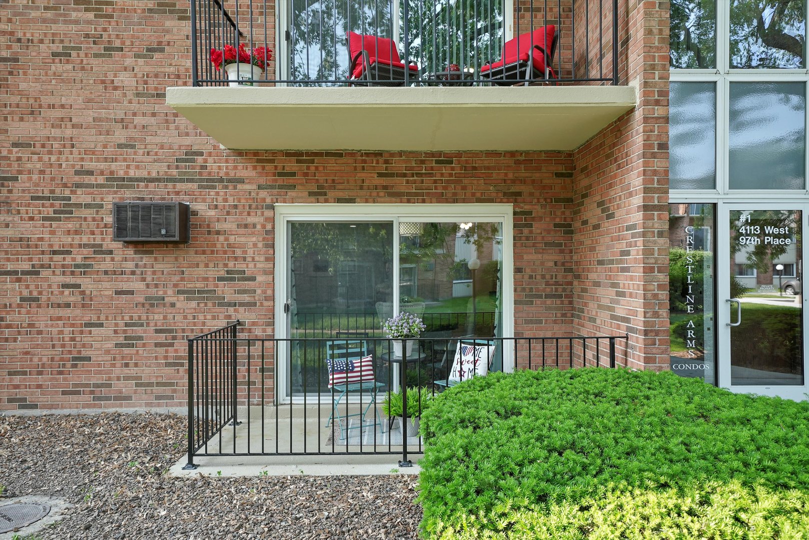 4113 W 97th Place Unit: 104