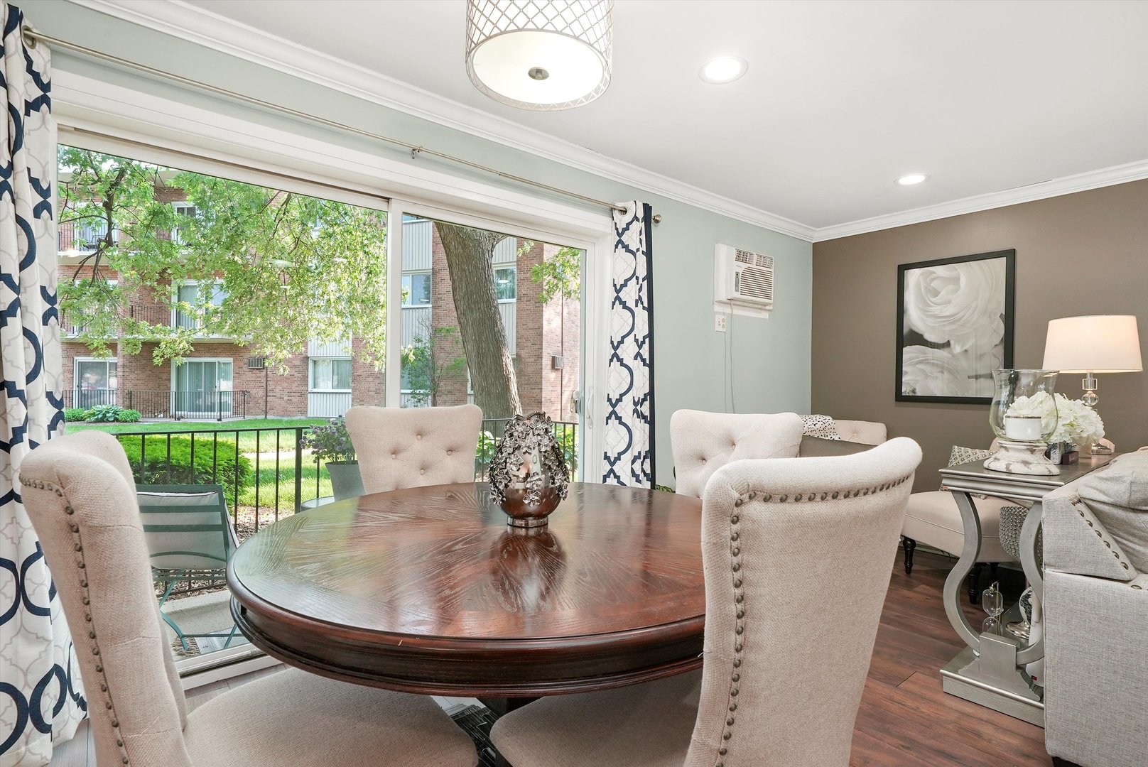 4113 W 97th Place Unit: 104